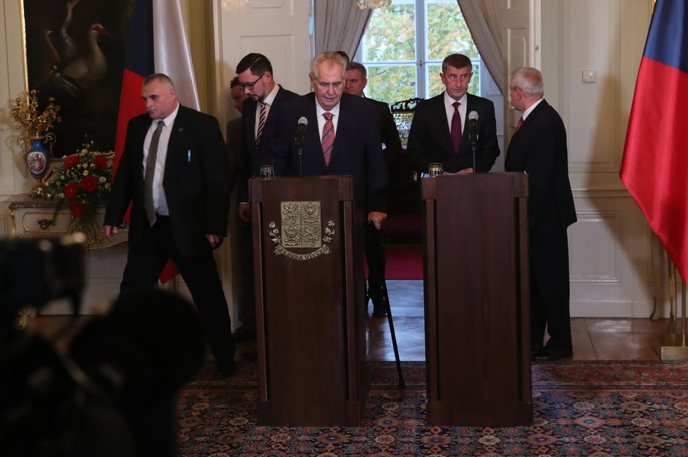 Miloš Zeman pověřil v Lánech Andreje Babiše, aby sestavil vládu.