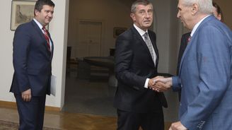 Babiš s Hamáčkem požádali o společnou schůzku prezidenta Zemana, Hrad zatím neodpověděl