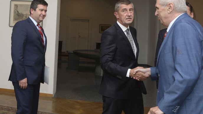 Má Hamáček šanci proti silnému tandemu Babiš-Zeman?