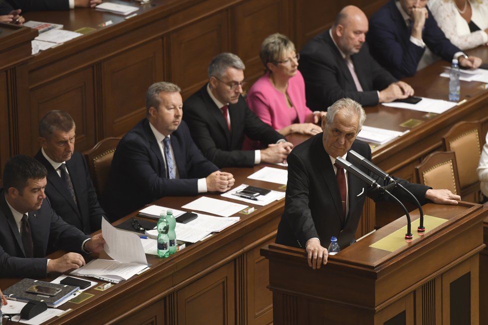 Miloš Zeman dorazil podpořit druhou vládu Andreje Babiše do Poslanecké sněmovny (11.7.2018)