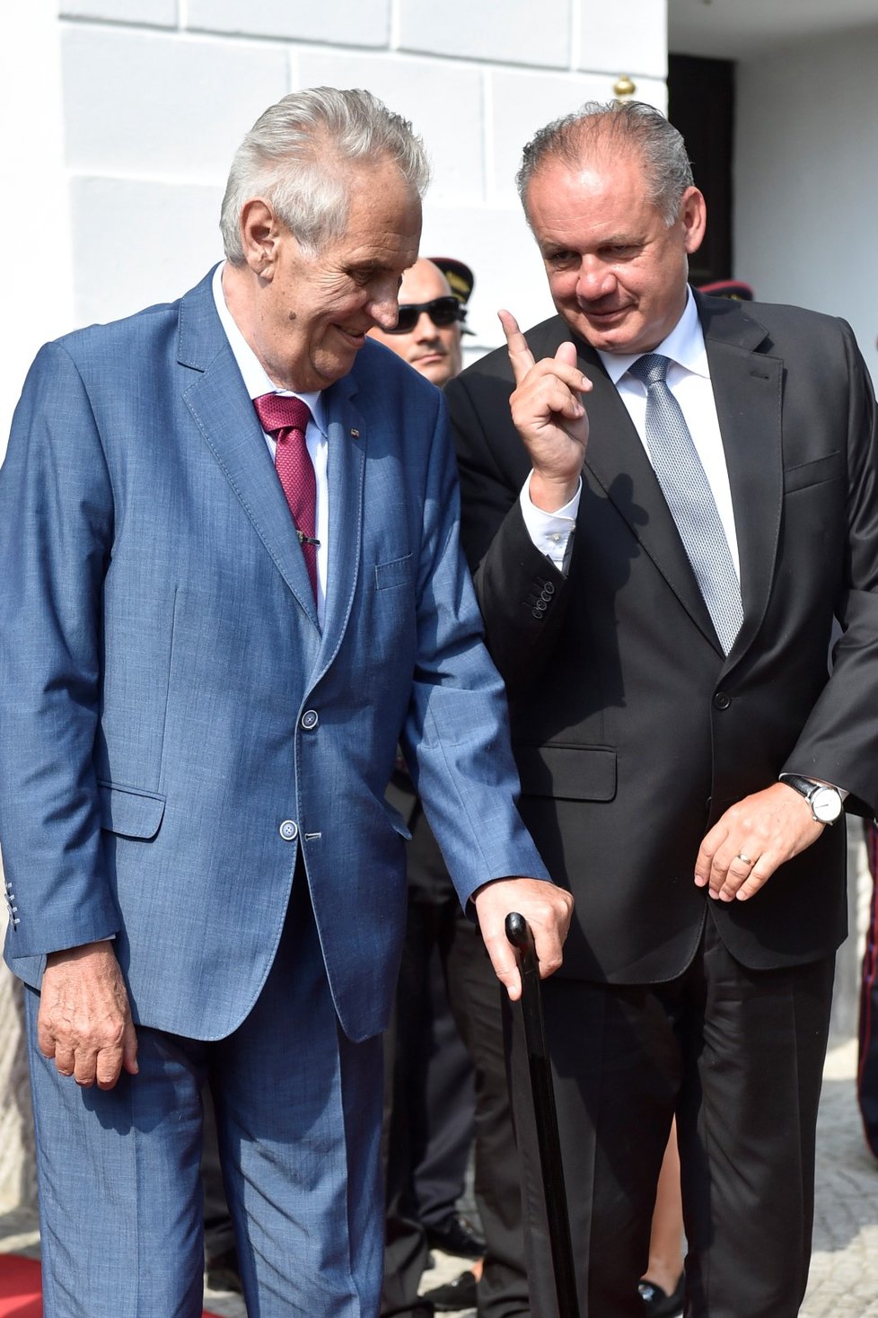Český prezident Miloš Zeman (vlevo) a jeho slovenský protějšek Andrej Kiska 