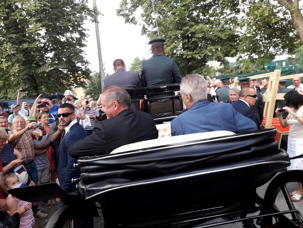 Prezidenti Miloš Zeman a Andrej kiska dorazili do Topolčianek.