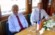 Miloš Zeman a Andrej Kiska vyrazili vlakem z Hodonína do Topoľčianek
