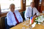 Miloš Zeman a Andrej Kiska vyrazili vlakem z Hodonína do Topoľčianek