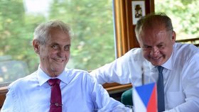 Miloš Zeman a Andrej Kiska vyrazili vlakem z Hodonína do Topoľčianek.