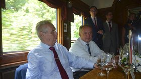 Prezidenti Miloš Zeman a Andrej Kiska vyrazili po stopách T. G. Masaryka: Vlakem do slovenských Topoľčianek
