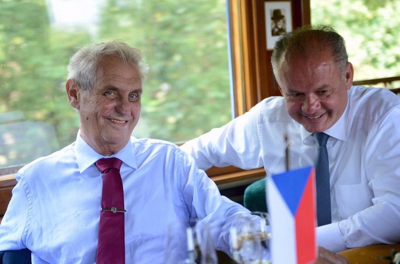 Miloš Zeman a Andrej Kiska vyrazili vlakem z Hodonína do Topoľčianek