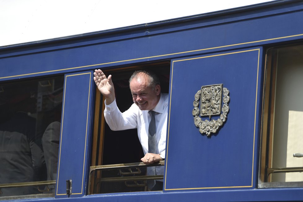Miloš Zeman a Andrej Kiska se sešli v Hodoníně, aby vyrazili historickým parním vlakem do Topoľčianek