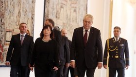 Vedle Ivany Zemanové doprovodil na setkání s velvyslanci Miloše Zemana i budoucí kancléř Vratislav Mynář