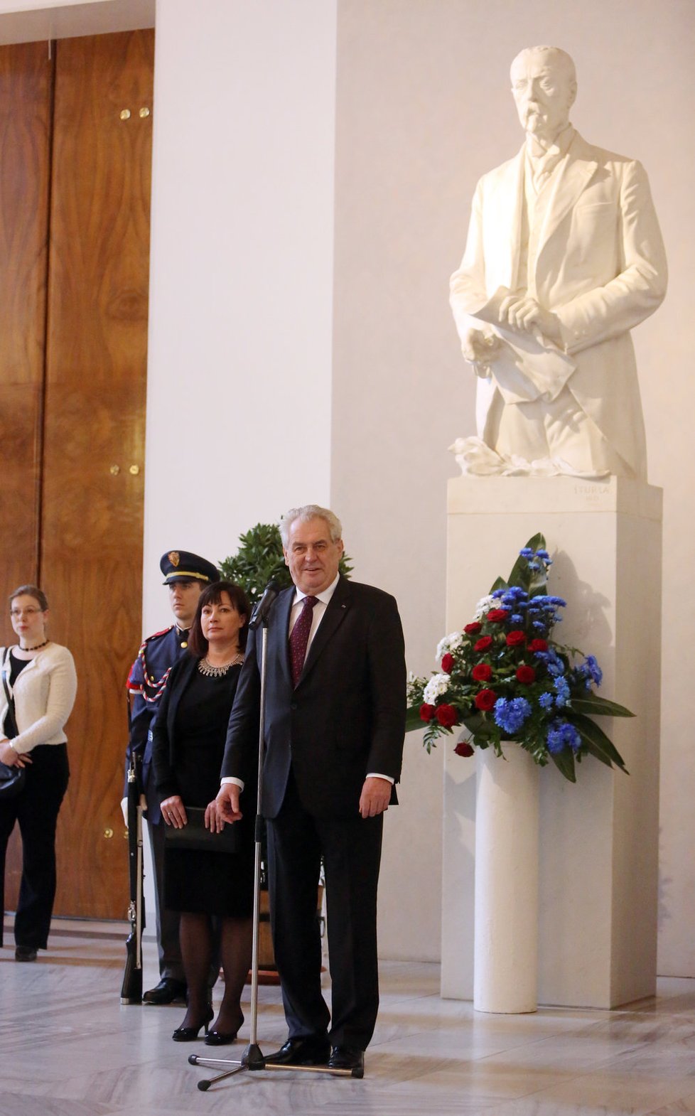 Miloš Zeman při své první velké akci na Hradě v roli prezidenta: Uvítal diplomaty