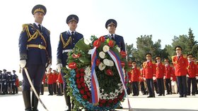 Prezident Zeman v Baku: Pietní akt v Aleji hrdinů