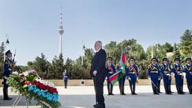 Prezident Zeman se zúčastnil v Baku v rámci své návštěvy Ázerbájdžánu pietního aktu v Aleji hrdinů.