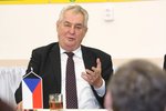 Zeman podpořil šéfku ERÚ Vitáskovou i ministra Mládka.