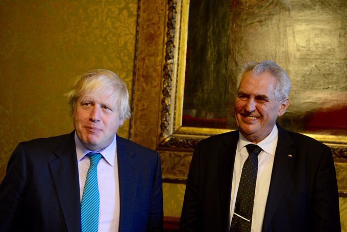Prezident Miloš Zeman a premiér Velké Británie Boris Johnson