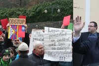 Zeman se pustil do demonstrantů: Pískot je projev ptáka!