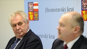 Miloš Zeman na tiskové konferenci s hejtmanem Michalem Haškem