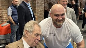Miloš Zeman zašel na turnaj mladých boxerů (17. 5. 2026).