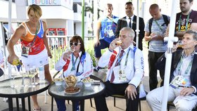 Prezident Miloš Zeman s manželkou Ivanou při návštěvě české olympijské vesnice v Riu
