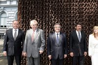 Zeman a další prezidenti v Domě teroru: Pánská jízda v Budapešti