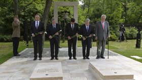 Miloš Zeman a další prezidenti dorazili na výročí 25 let od pádu komunismu a poklonili se památce Imreho Nagye