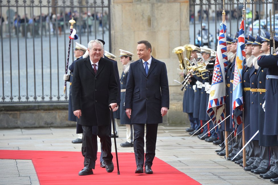 Miloš Zeman přivítal na Pražském hradě polského prezidenta Andrzeje Dudu (15. 3. 2016).