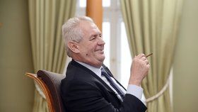 Vášnivý kuřák Zeman omezí svoji neřest