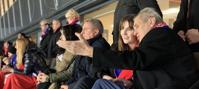 Zeman s dcerou Kateřinou na fotbalové Lize mistrů: Vyrazili na Slavii