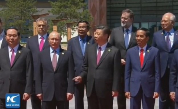 Čínské čekání na Zemana: Prezident Si Ťin-pching ukazuje do míst, kde chybí Zeman