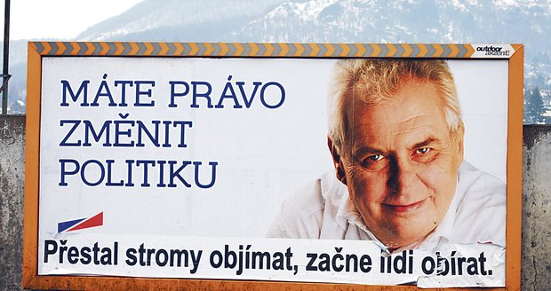 Zemanův billboard ve Vaňově v Ústí nad Labem kdosi poupravil.