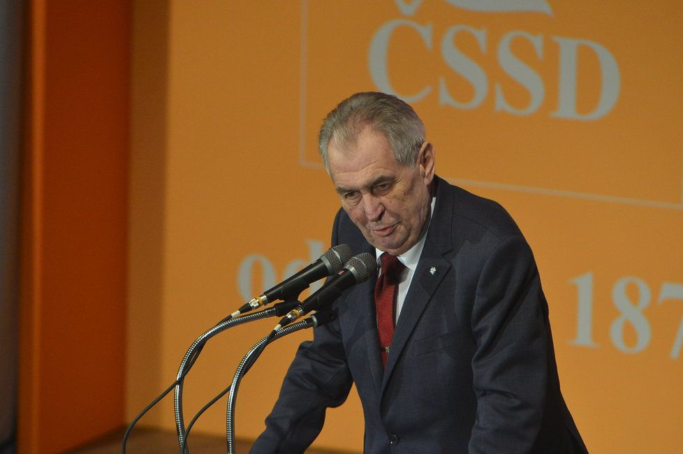 Prezident Miloš Zeman na sjezdu ČSSD v Hradci Králové oznámil, že při volbách do evropského parlamentu bude volit sociální demokracii. (1.3.2019)