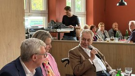 Exprezident Miloš Zeman podpořil kandidátku do Senátu Andreu Brzobohatou (za ANO)