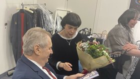 Miloš Zeman vyrazil na vánoční koncert Mireille Mathieu (prosinec 2024)