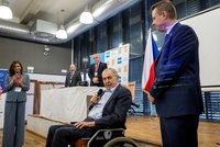 Zeman si kopl do Fialy: „Amatérská a tragikomická vláda.“ Rajchla zvolili jednohlasně předsedou