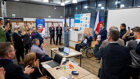 Miloš Zeman vyrazil na sněm PRO a podpořil Jindřicha Rajchla (6.12.2025)