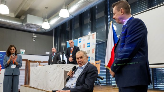 Miloš Zeman vyrazil na sněm PRO a podpořil Jindřicha Rajchla (6.12.2025) Miloš Zeman vyrazil na sněm PRO a podpořil Jindřicha Rajchla (6.12.2025)