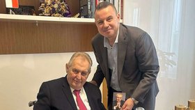 Miloš Zeman a Jindřich Rajchl (PRO) v kanceláři exprezidenta (prosinec 2025)