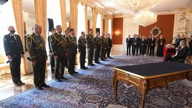 Prezident Zeman jmenoval nové generály (8. 5. 2022).