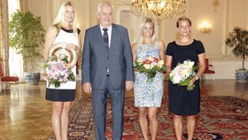 Miloš Zeman a tři české tenisové blondýny Petra Kvitová, Klára Koukalová a Barbora Záhlavová-Strýcová