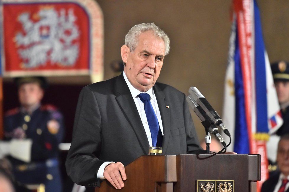 Prezident Miloš Zeman hovoří při příležitosti svátku Dne vzniku samostatného československého státu na Pražském hradě, kde uděloval 28. října státní vyznamenání.