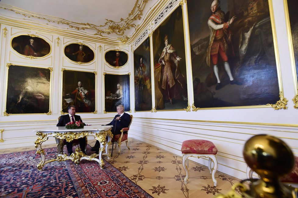 Prezident Miloš Zeman a tádžický prezident Imomali Rachmon ve čtvrtek na Pražském hradě jednali o vzájemných vztazích, ekonomické spolupráci nebo terorismu.