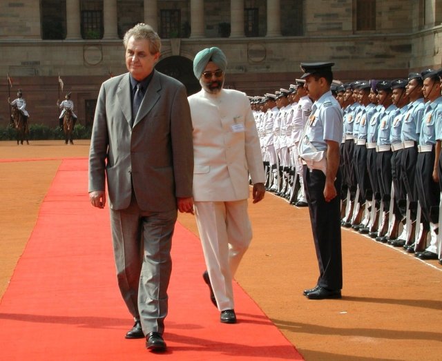 Miloš Zeman ještě jako premiér v Indii v roce 2001