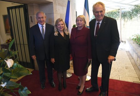 Netanjahu s manželkou v minulosti přivítal i Miloše Zemana s první dámou Ivanou.