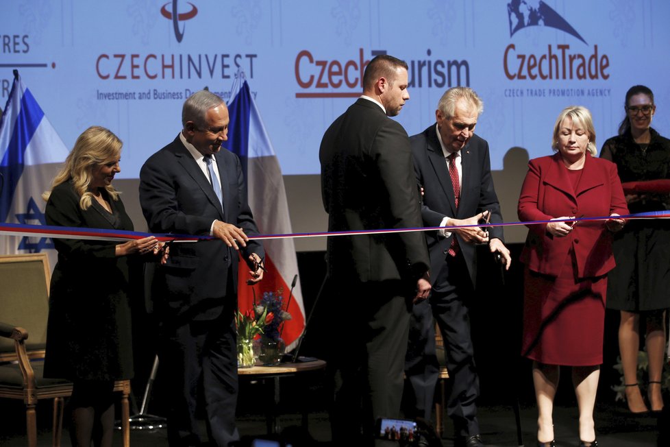 Zeman s Netanjahuem a manželkami slavnostně otevřeli Český dům v Jeruzalému (27.11.2018)