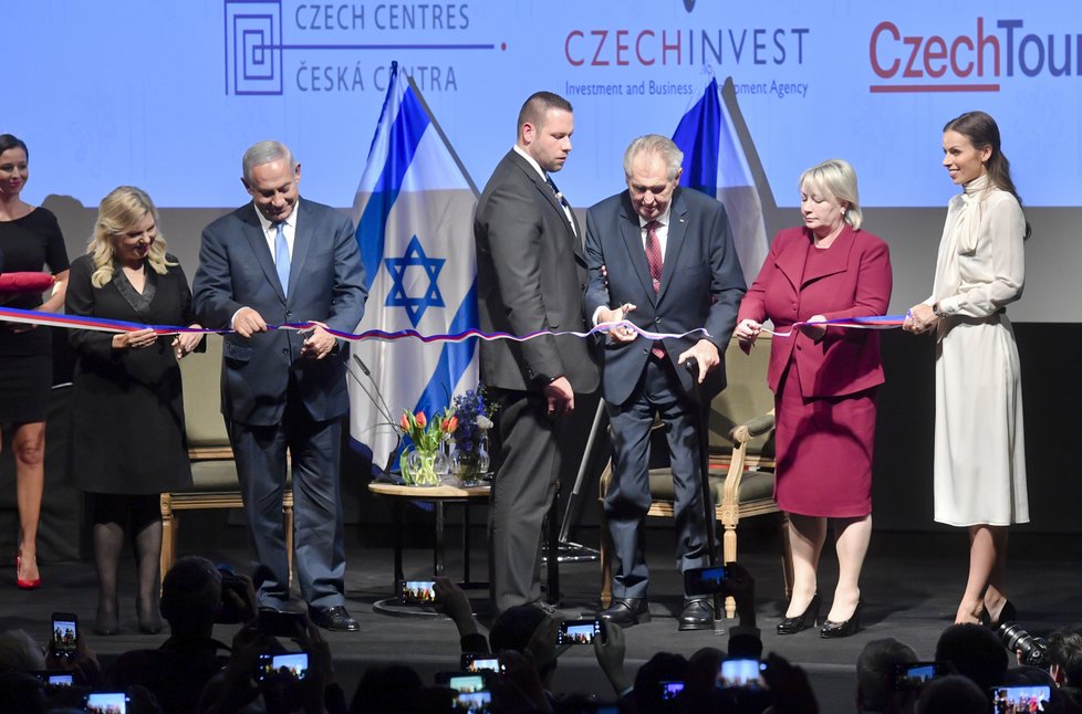 Zeman s Netanjahuem a manželkami slavnostně otevřeli Český dům v Jeruzalému (27.11.2018)