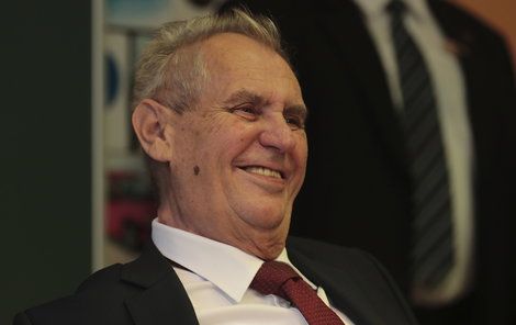 Miloš Zeman v doprovodu manželky Ivany zavítal 3. září 2018 mezi prvňáčky na Praze 6