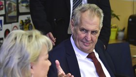 Miloš Zeman v doprovodu manželky Ivany zavítal 3. září 2018 mezi prvňáčky na Praze 6.