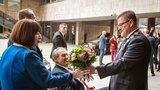 Zemanovi na severu Čech: Prezident mluvil o krizi i uhlí, Ivana obdivovala porcelán a zahradu
