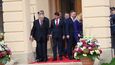 Zleva český prezident Miloš Zeman, prezident Maďarska János Áder, prezident Polska Andrzej Duda a slovenská hlava státu Zuzana Čaputová na summitu V4 na zámku v Lánech.
