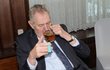 Miloš Zeman na oslavě Jaroslavy Obermaierové Miloš Zeman na oslavě Jaroslavy Obermaierové