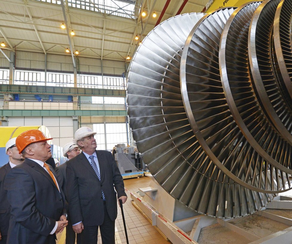 Zeman si v jaderné elektrárně Temelín prohlédl turbosoustrojí